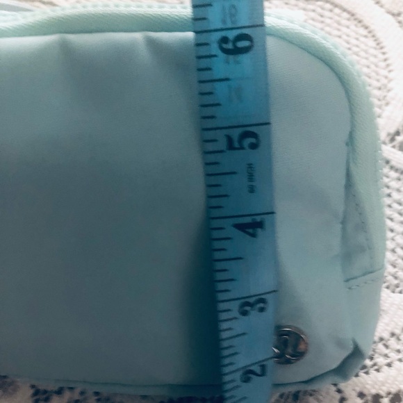 LULULEMON EVERYWHERE BELT BAG UNISEX GREEN TEA - Picture 7 of 7